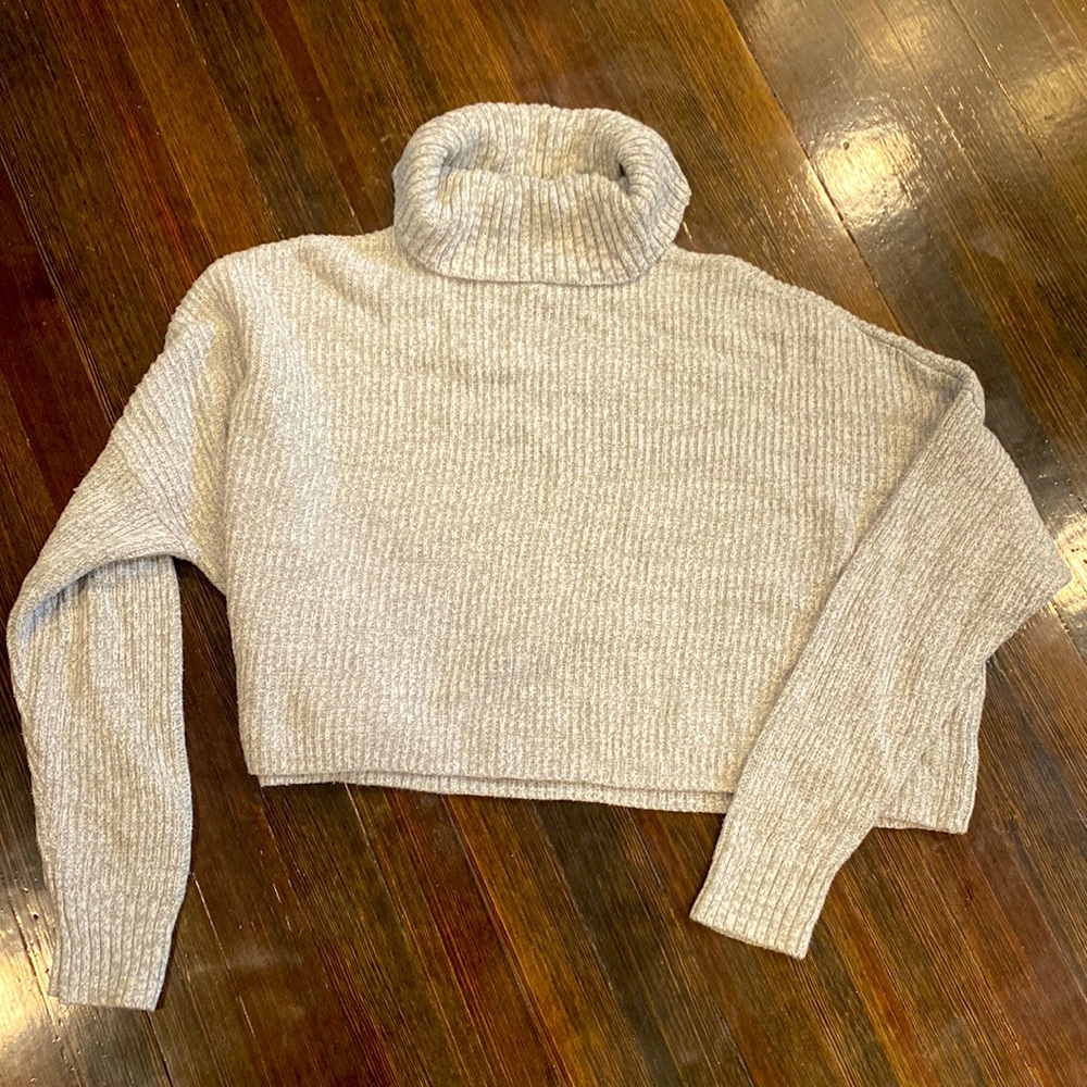 HOLLISTER gray sweater
